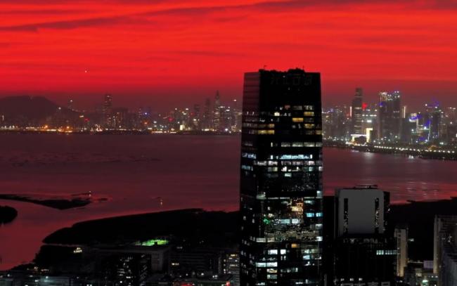 深圳惊现火烧云 网民狂赞 深圳惊现火烧云 网民狂赞