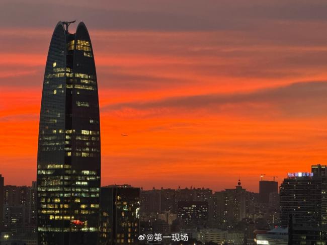 深圳惊现火烧云 网民狂赞 深圳惊现火烧云 网民狂赞