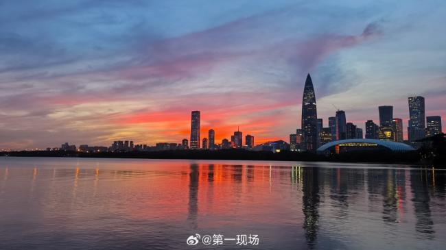深圳惊现火烧云 网民狂赞 深圳惊现火烧云 网民狂赞