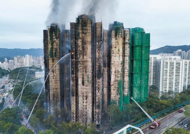 致94死的香港名产“竹棚” 如鞭炮爆开助长火势 致94死的香港名产“竹棚” 如鞭炮爆开助长火势