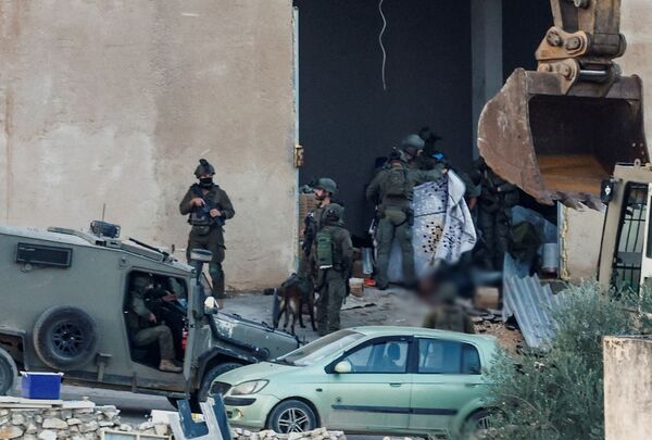 举双手跪地投降却遭枪杀 以军冷血处决画面曝光 举双手跪地投降却遭枪杀 以军冷血处决画面曝光