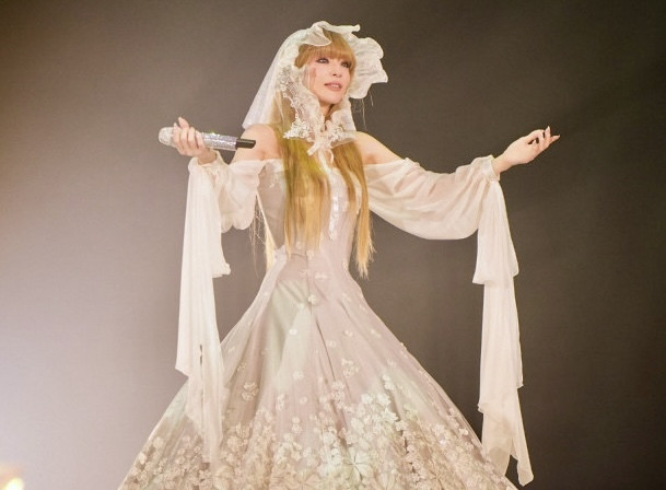 滨崎步上海开唱突被取消 独自登台唱完画面流出 滨崎步上海开唱突被取消 独自登台唱完画面流出