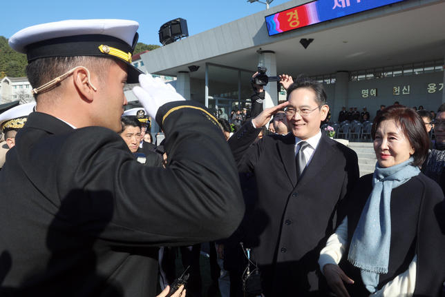 三星掌门人李在镕之子成为海军军官 三星掌门人李在镕之子成为海军军官