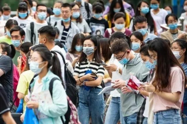 98抢1 中国国考登场 报考人数创新高 98抢1 中国国考登场 报考人数创新高