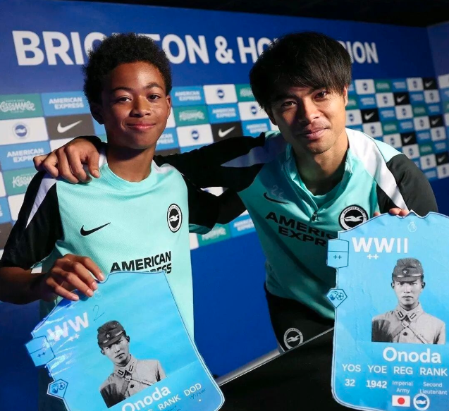 日本国脚“合影”曝光后 英超俱乐部向中国道歉 日本国脚“合影”曝光后 英超俱乐部向中国道歉