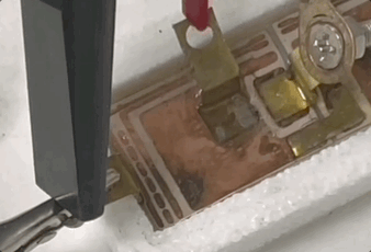 电器插头冒出一阵“闪电”,还能继续用吗? 电器插头冒出一阵“闪电”,还能继续用吗?