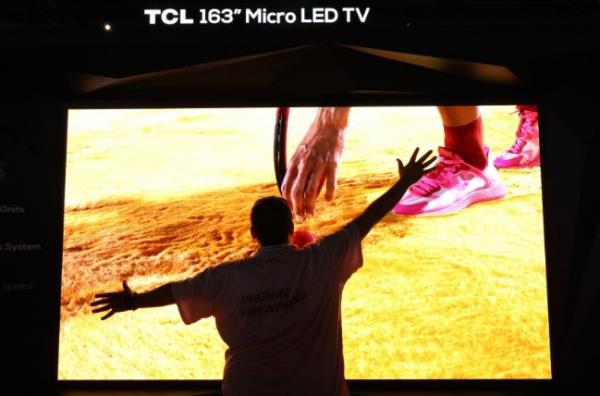 全球出货稳,中国断崖跌 全球出货稳,中国断崖跌