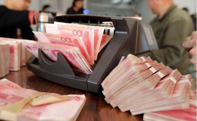 中国惊人景象:30个月印钞超70万亿,物价却... 中国惊人景象:30个月印钞超70万亿,物价却...