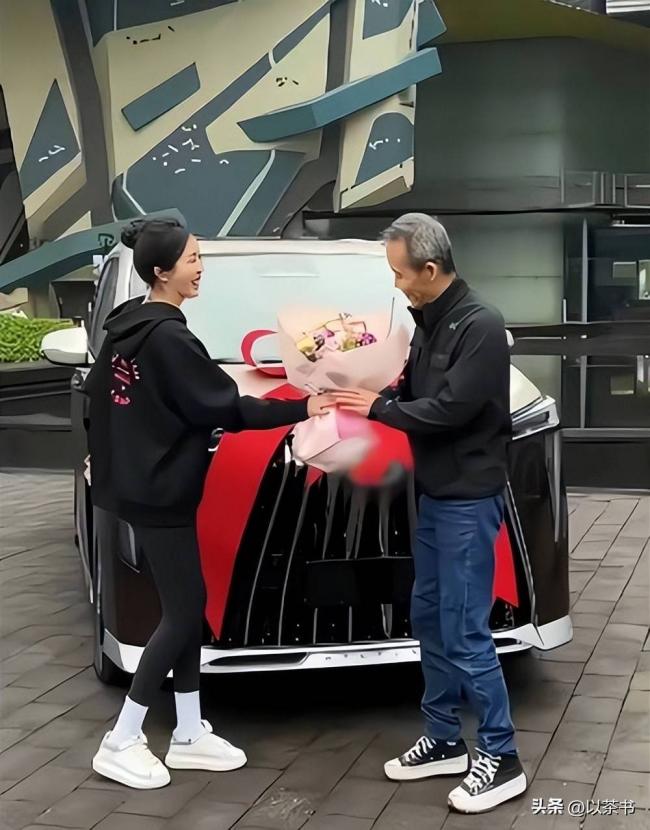 郎咸平谈王石离婚一针见血,前妻非常旺夫 郎咸平谈王石离婚一针见血,前妻非常旺夫