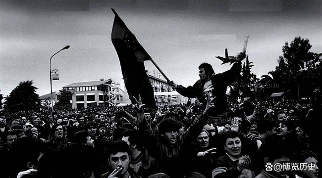 苏联养15年,中国养20多年,他为何仍穷困至今 苏联养15年,中国养20多年,他为何仍穷困至今