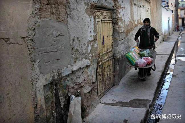 苏联养15年,中国养20多年,他为何仍穷困至今 苏联养15年,中国养20多年,他为何仍穷困至今