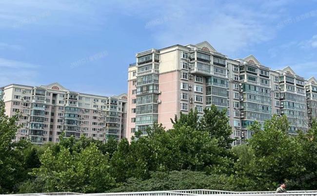 在北京,卖房人疯狂砸盘... 在北京,卖房人疯狂砸盘...