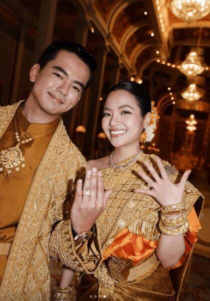 柬埔寨公主嫁富二代曝超奢排场 满身珠宝耀眼 柬埔寨公主嫁富二代曝超奢排场 满身珠宝耀眼