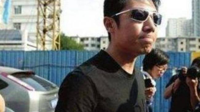 辍学考上北大 24岁葬于八宝山 撒贝宁含泪致悼词 辍学考上北大 24岁葬于八宝山 撒贝宁含泪致悼词