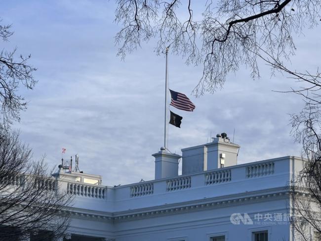 川普下令 降半旗致哀 至今天日落为止 川普下令 降半旗致哀 至今天日落为止