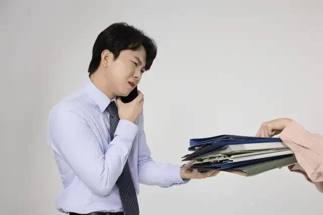 银行人守着332万亿存款,几乎愁白了头 银行人守着332万亿存款,几乎愁白了头