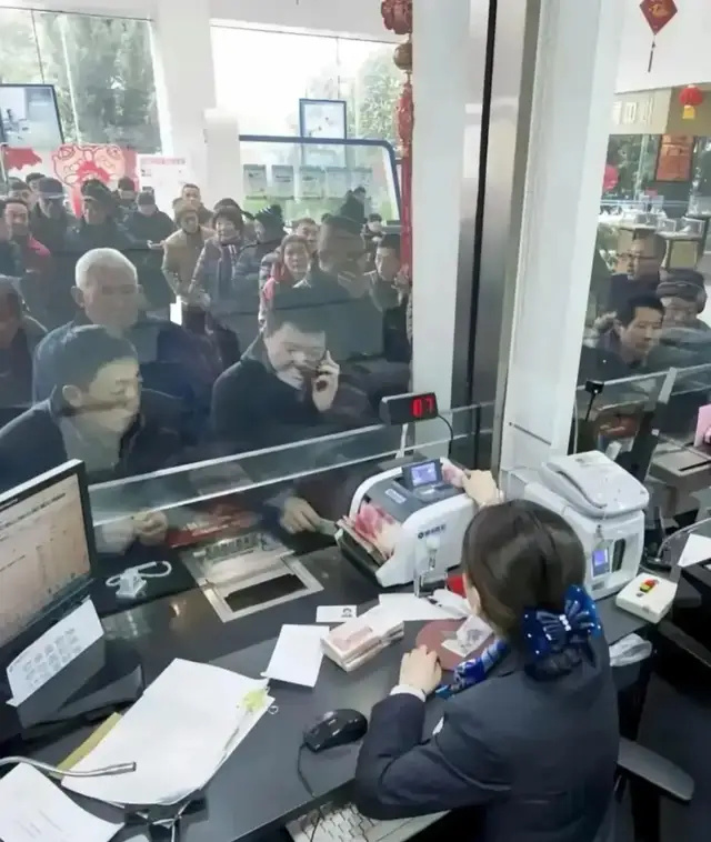 银行人守着332万亿存款,几乎愁白了头 银行人守着332万亿存款,几乎愁白了头