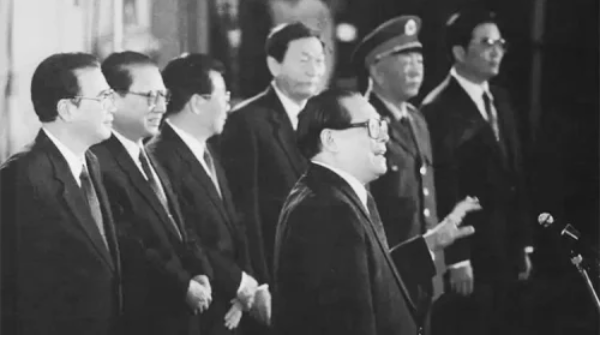 中共7人奇特合照:其中5人都和江泽民结下梁子 中共7人奇特合照:其中5人都和江泽民结下梁子