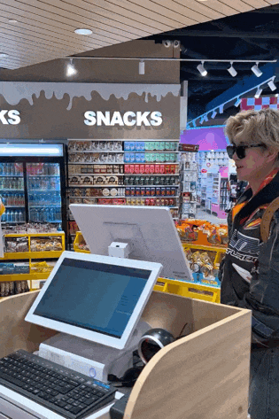 “中国首富之子”大闹曼谷 网友们却纷纷点赞 “中国首富之子”大闹曼谷 网友们却纷纷点赞