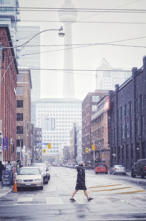 加国移民:国内是大学讲师,到了多伦多当保安 加国移民:国内是大学讲师,到了多伦多当保安