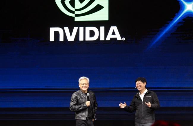 WSJ:辉达H200芯片销售流程史无前例 WSJ:辉达H200芯片销售流程史无前例