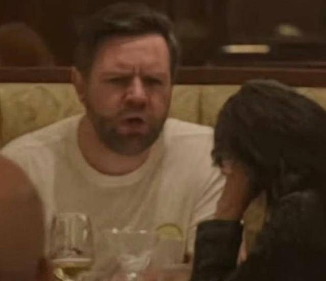 万斯被传在餐厅对妻子大喊大叫,网:情况不妙 万斯被传在餐厅对妻子大喊大叫,网:情况不妙