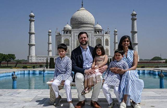 万斯被传在餐厅对妻子大喊大叫,网:情况不妙 万斯被传在餐厅对妻子大喊大叫,网:情况不妙