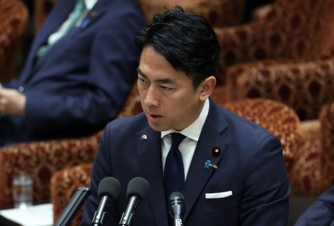 共产党议员批增军费无助和平 他回:去跟中国说 共产党议员批增军费无助和平 他回:去跟中国说