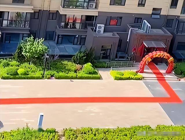 新娘跳楼内幕:工资卡被妈控制,彩礼给弟弟 新娘跳楼内幕:工资卡被妈控制,彩礼给弟弟