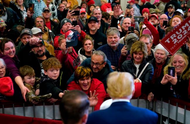 他在焦虑什么?川普罕见站立咆哮18分钟 他在焦虑什么?川普罕见站立咆哮18分钟