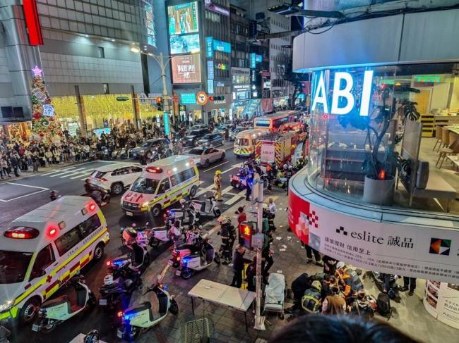 台北市地铁站丢弹随机砍人 4死6伤 嫌犯跳楼亡 台北市地铁站丢弹随机砍人 4死6伤 嫌犯跳楼亡