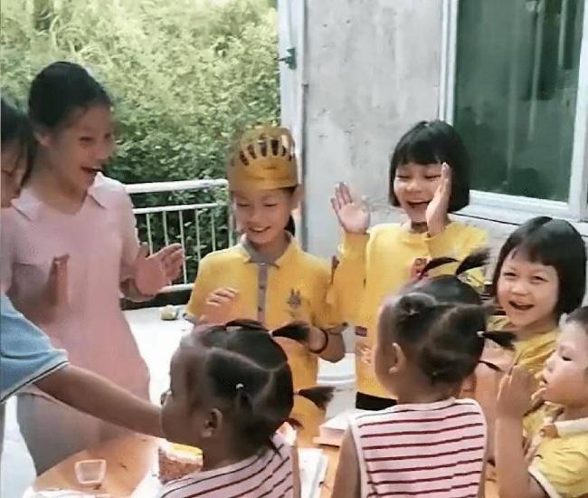 夫妻生8个孩子后双双离世 哥嫂接手拒领养 夫妻生8个孩子后双双离世 哥嫂接手拒领养