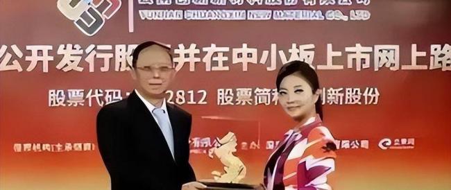 他全家移民却在中国疯狂捞金,一年赚走4个亿 他全家移民却在中国疯狂捞金,一年赚走4个亿