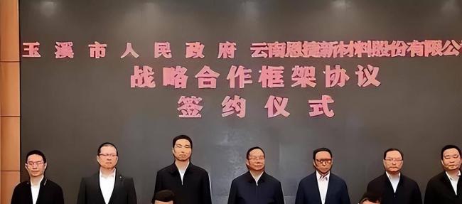 他全家移民却在中国疯狂捞金,一年赚走4个亿 他全家移民却在中国疯狂捞金,一年赚走4个亿