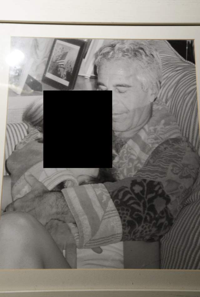 笑容猥琐亲吻搂抱女童 美再曝光淫魔新照 笑容猥琐亲吻搂抱女童 美再曝光淫魔新照