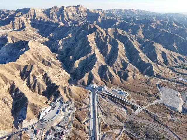 1700公里,中国终于把它打通了 1700公里,中国终于把它打通了