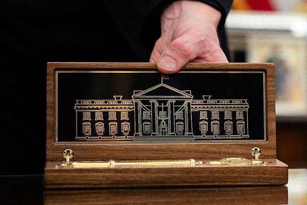 李在明拥有与马斯克同款“白宫金钥匙” 李在明拥有与马斯克同款“白宫金钥匙”