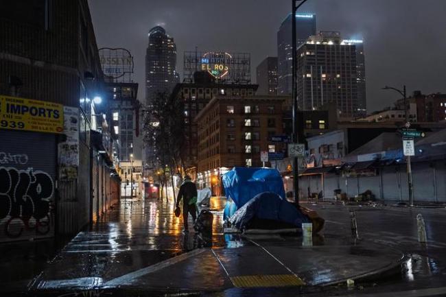 当无数美国人被一条“斩杀线”击中 当无数美国人被一条“斩杀线”击中