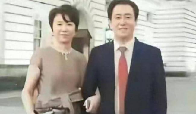 许家印有多张狂,从他的名片就能看出 许家印有多张狂,从他的名片就能看出