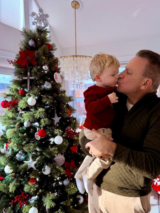 川普发言人捧孕肚亮相,和60岁丈夫期待二胎女儿 川普发言人捧孕肚亮相,和60岁丈夫期待二胎女儿