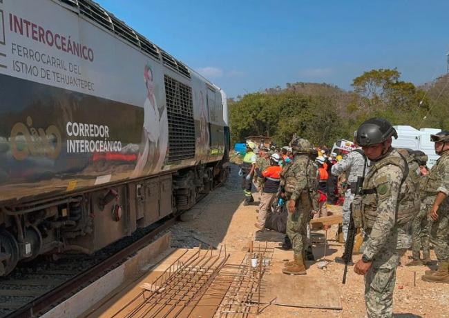 重大列车脱轨事故 13死98伤 现场曝光 重大列车脱轨事故 13死98伤 现场曝光