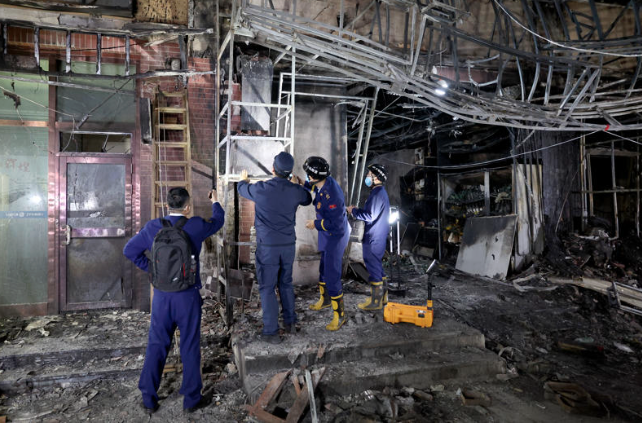 辽宁饭店大火致22死 40名公职人员被问责 辽宁饭店大火致22死 40名公职人员被问责