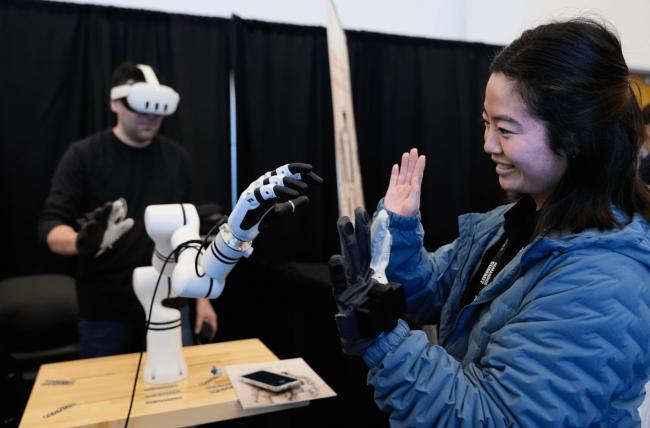 硅谷一线峰会,这一幕令大佬们清醒 硅谷一线峰会,这一幕令大佬们清醒