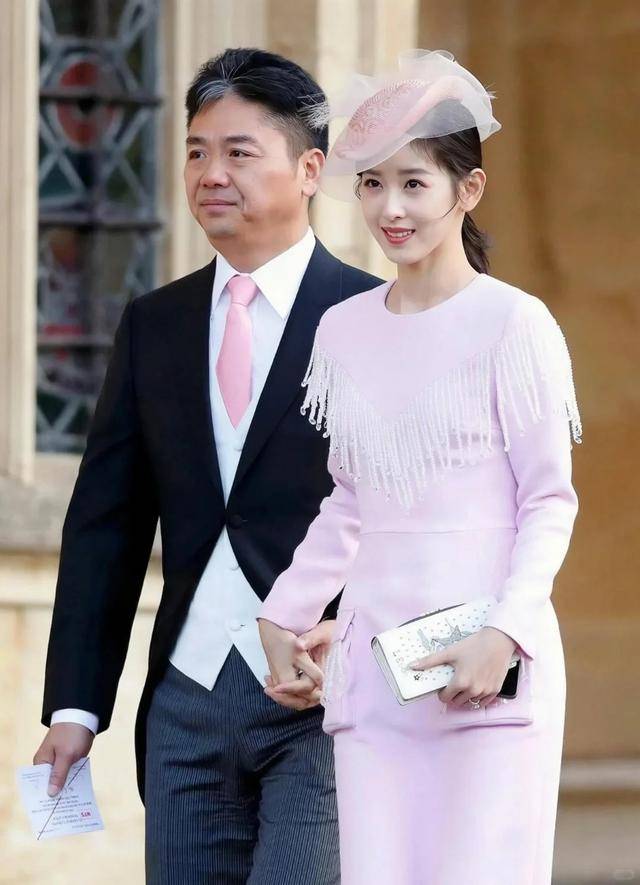 章泽天晒“迪拜照”不到12小时,恶心的一幕发生 章泽天晒“迪拜照”不到12小时,恶心的一幕发生