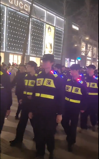 网民神吐槽:这是跨年,还是阅兵? 网民神吐槽:这是跨年,还是阅兵?