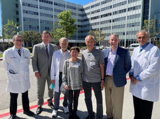 这笔2.1亿的捐赠,藏着“寒门老留”的逆袭史 这笔2.1亿的捐赠,藏着“寒门老留”的逆袭史