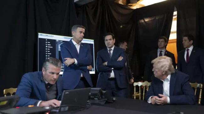 马杜罗多张被捕照流出!川普点名3大将接管委国 马杜罗多张被捕照流出!川普点名3大将接管委国