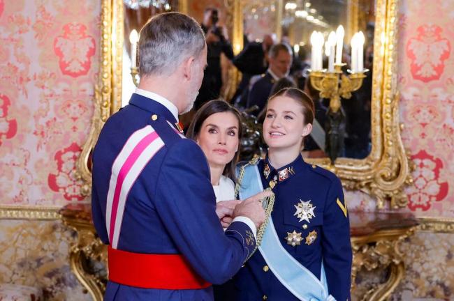 20岁西班牙神颜公主 到外公家吃饭很欢乐 20岁西班牙神颜公主 到外公家吃饭很欢乐