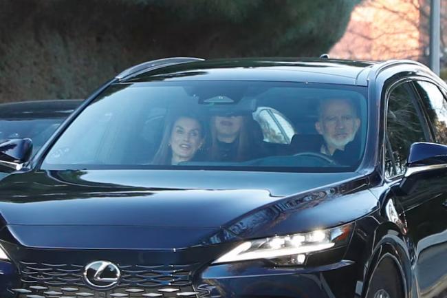 20岁西班牙神颜公主 到外公家吃饭很欢乐 20岁西班牙神颜公主 到外公家吃饭很欢乐