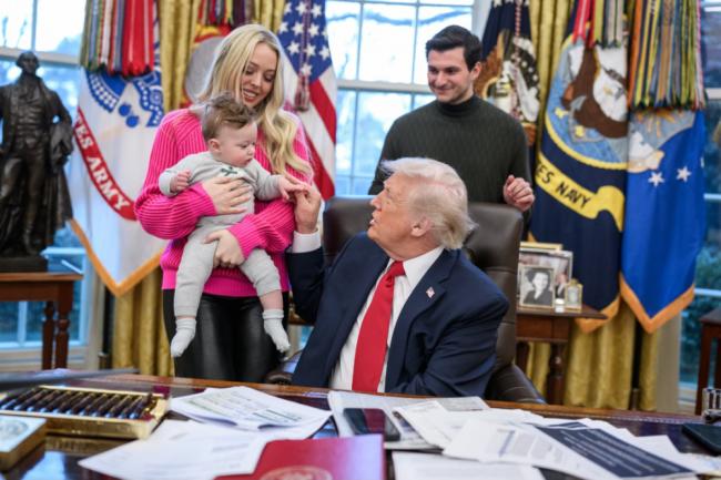 川普小女儿产后瘦30斤,“金丝雀生活”惹争议 川普小女儿产后瘦30斤,“金丝雀生活”惹争议